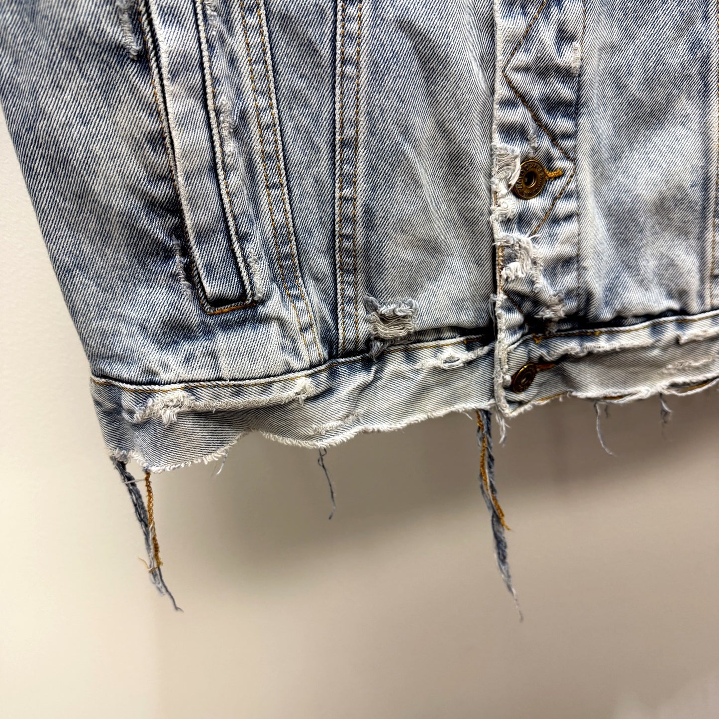 Zara Mens Distressed Blue Denim Jacket - Vintage 1975 Style Goods Size M