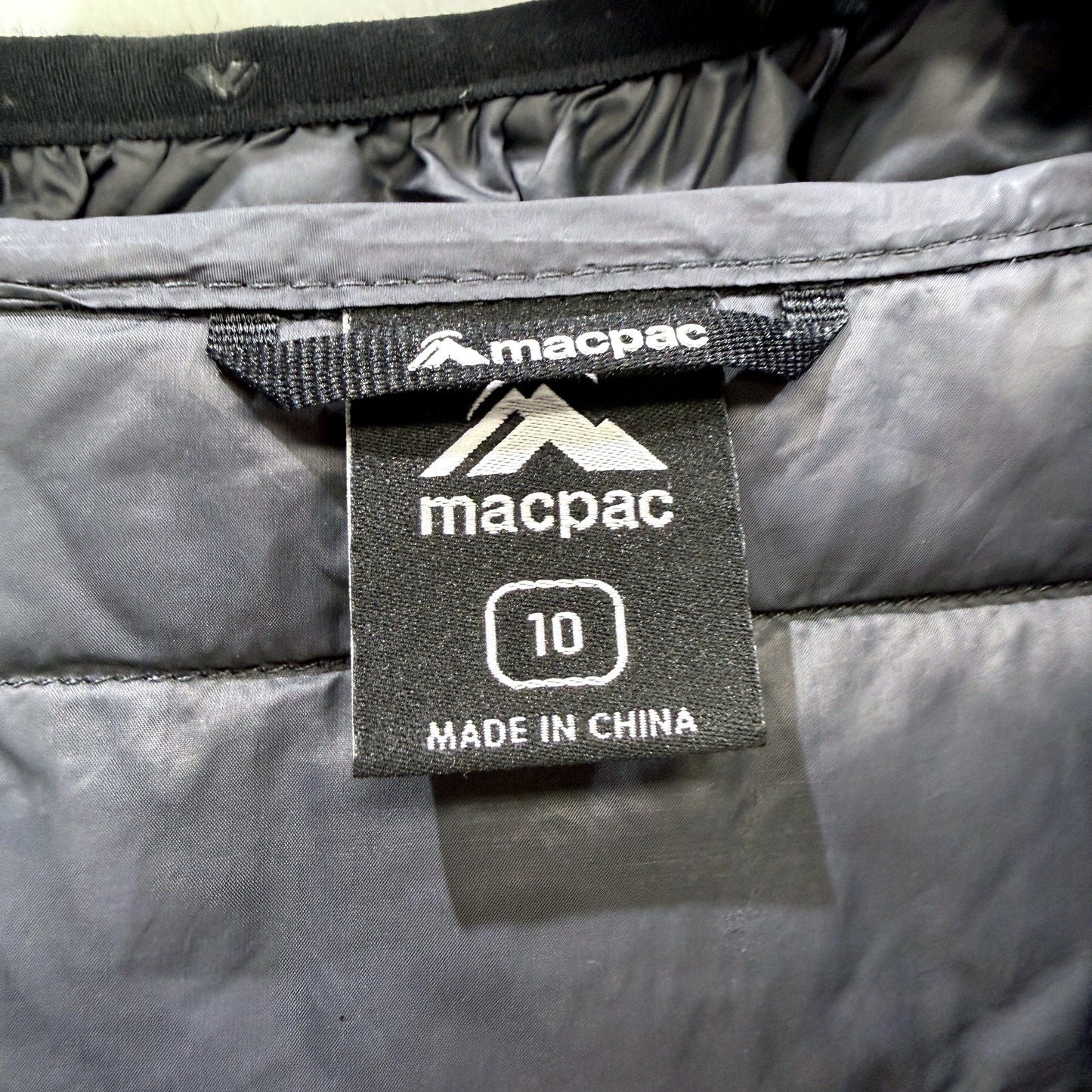Macpac Womens Hooded Puffer Jacket Black Nylon Quilted Insulated Size 10