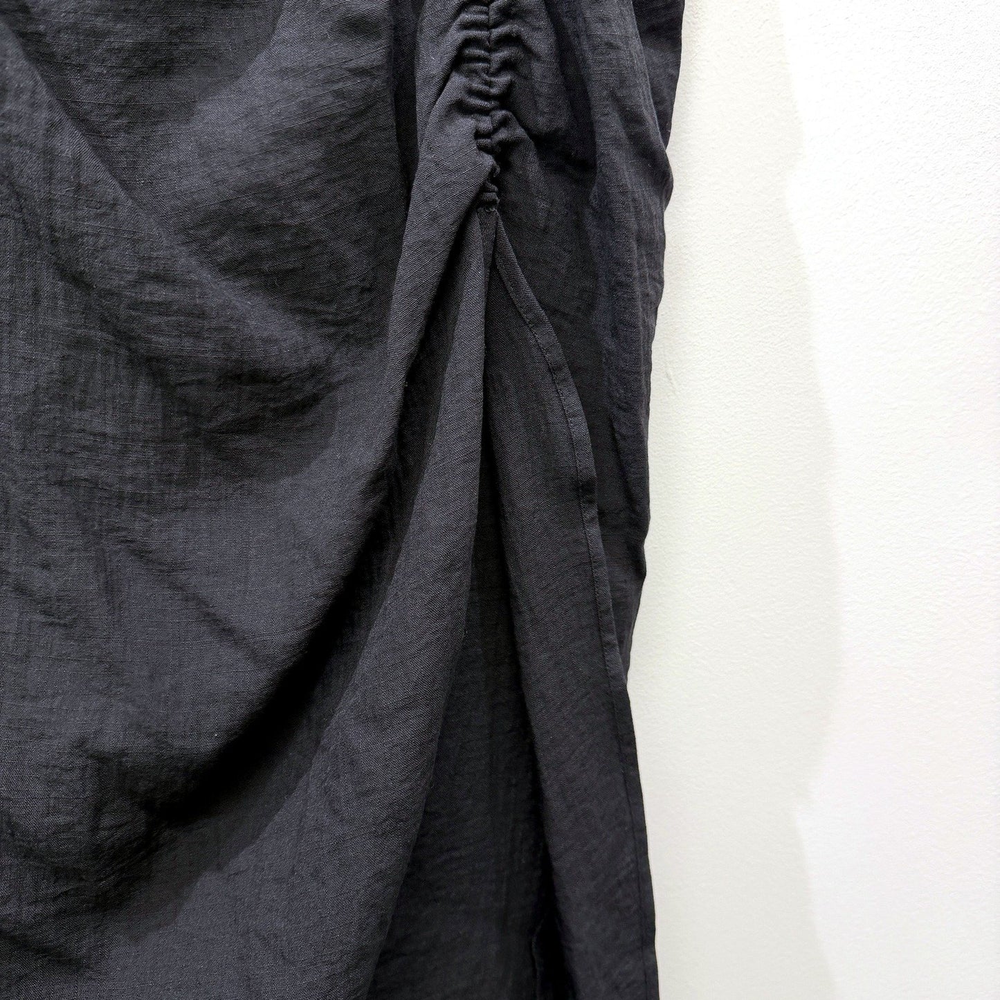 H&M Womens Slit Midi Skirt in Black Viscose Polyamide Blend, Size 16