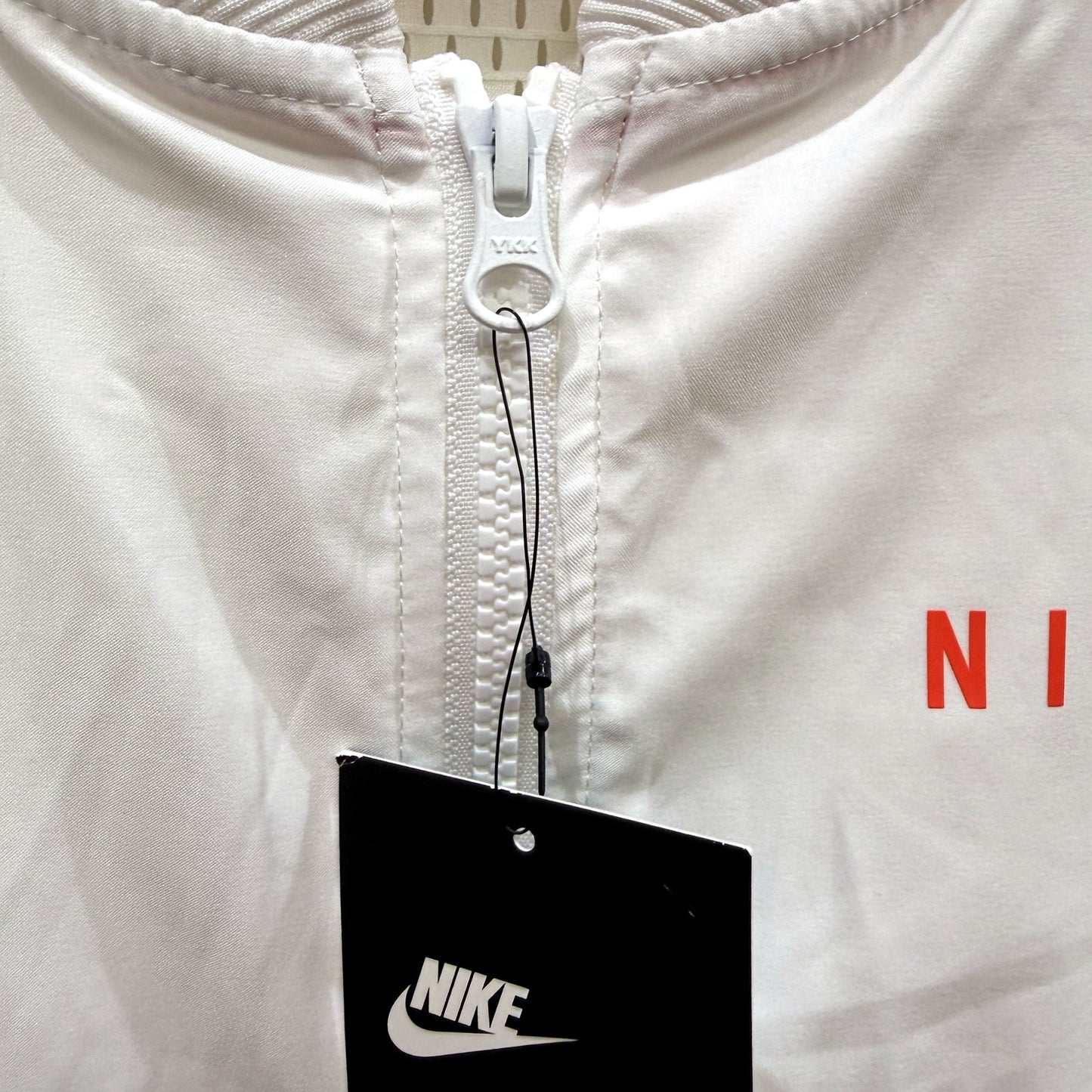 Nike Womens Lightweight Mesh Windbreaker Jacket in White, Size M NEW
