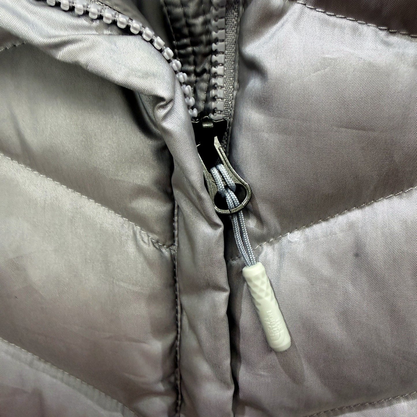 The North Face Womens Puffer Vest Gray Insulated Down Lightweight Size S