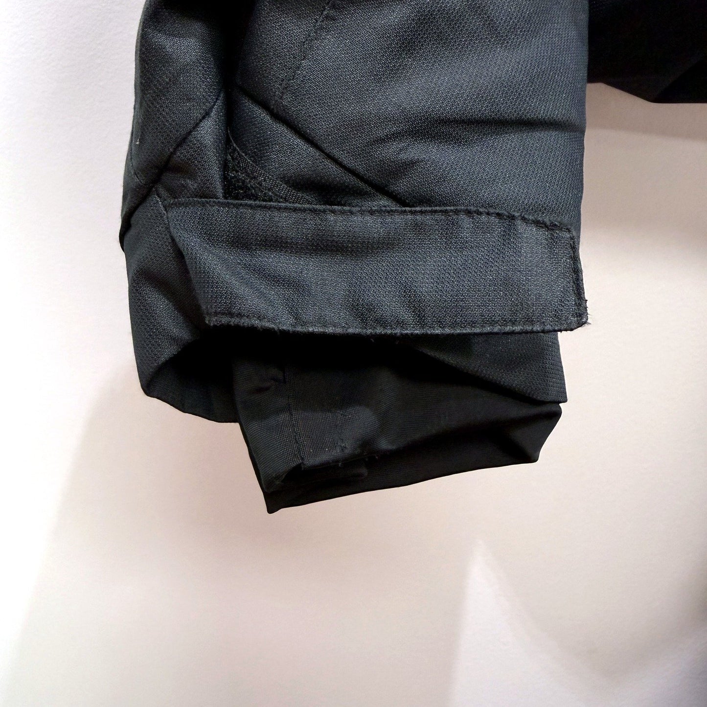 Outdoor Expedition Mens Hooded Jacket in Black Nylon, Size M