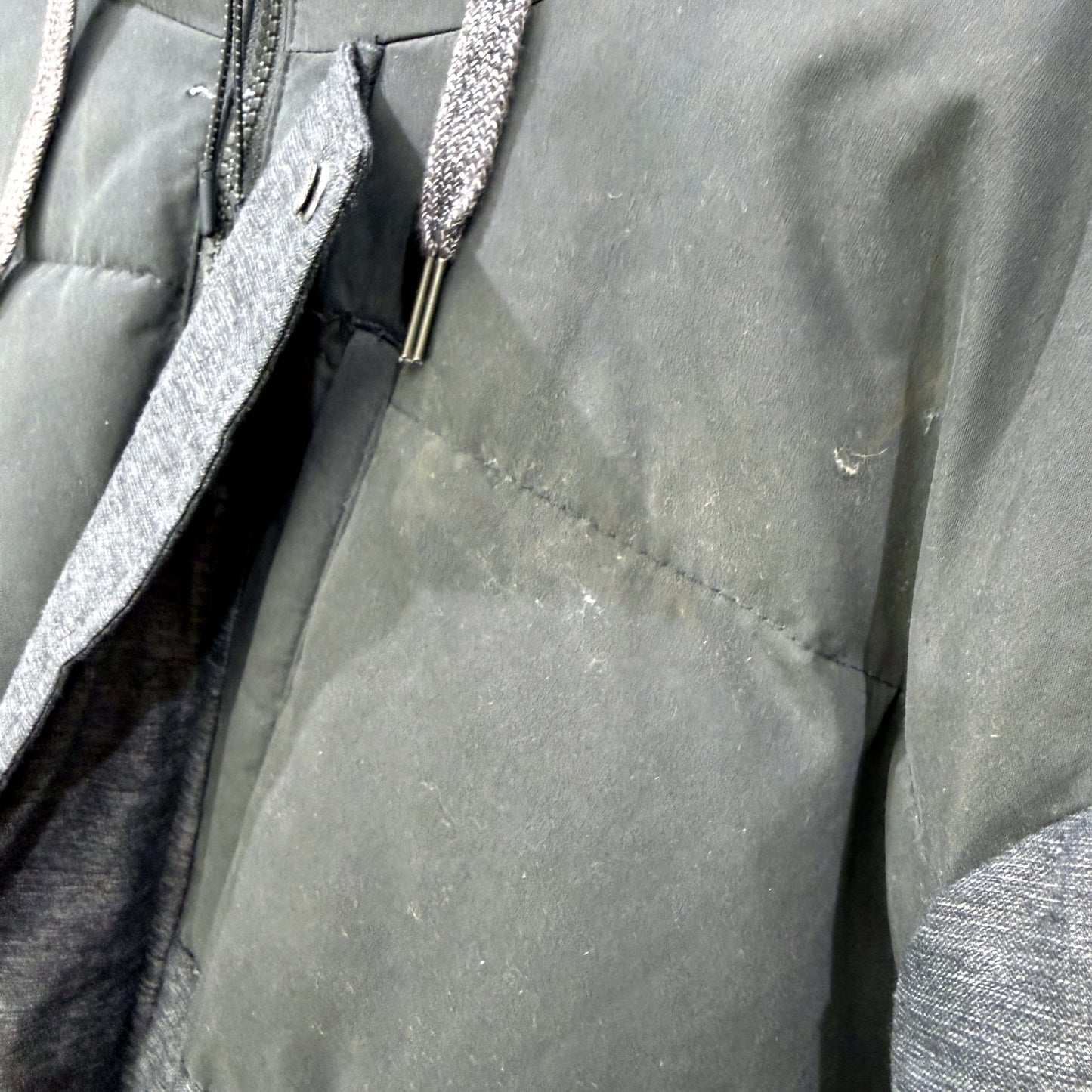 Quiksilver Mens Gray Puffer Jacket with Zipper Pockets, Size L