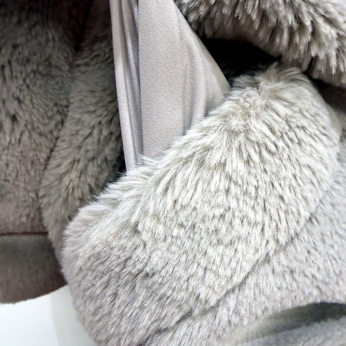 Decjuba Womens Oversized Faux Fur Coat with Gray Collar in Size L NEW