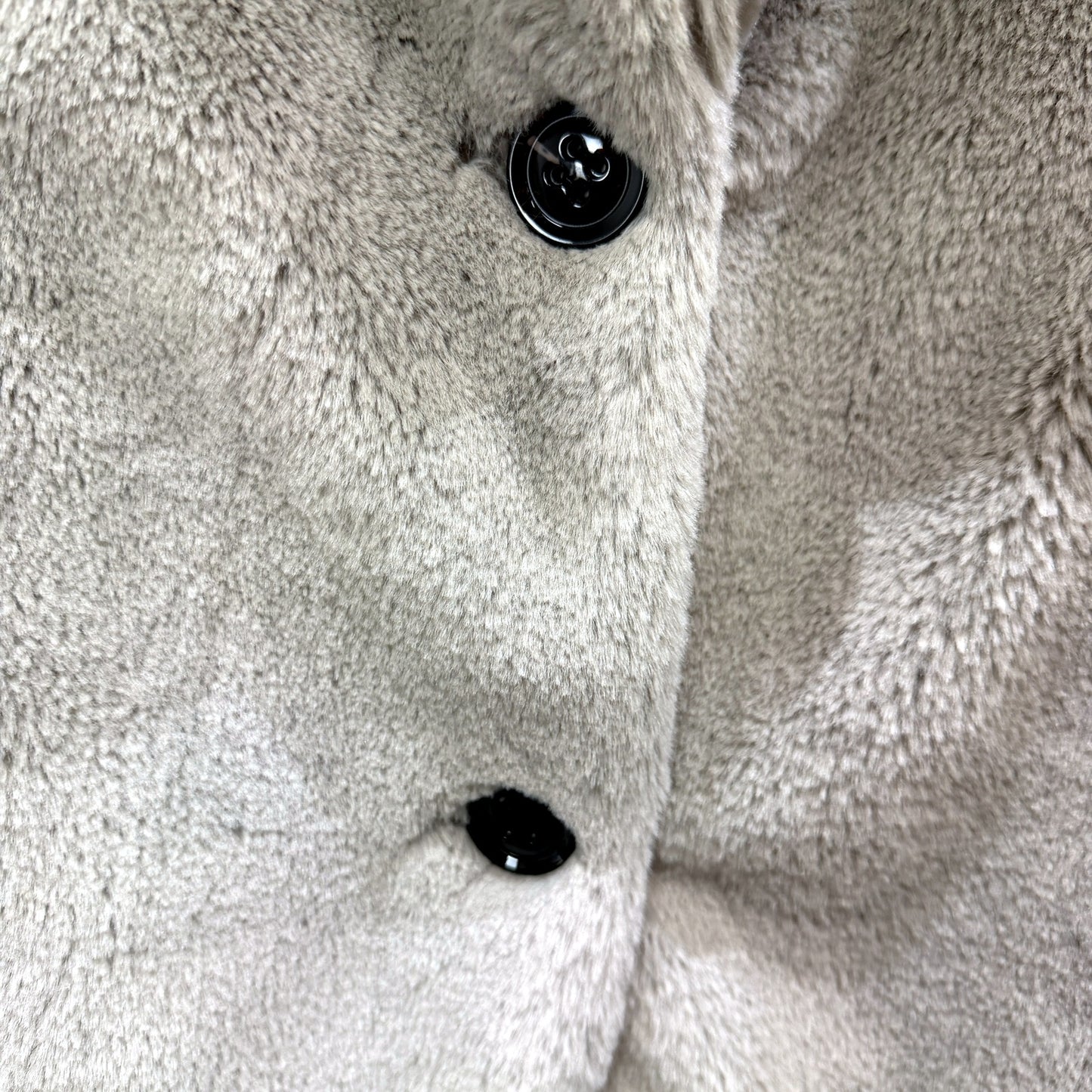 Decjuba Womens Oversized Faux Fur Coat with Gray Collar in Size L NEW