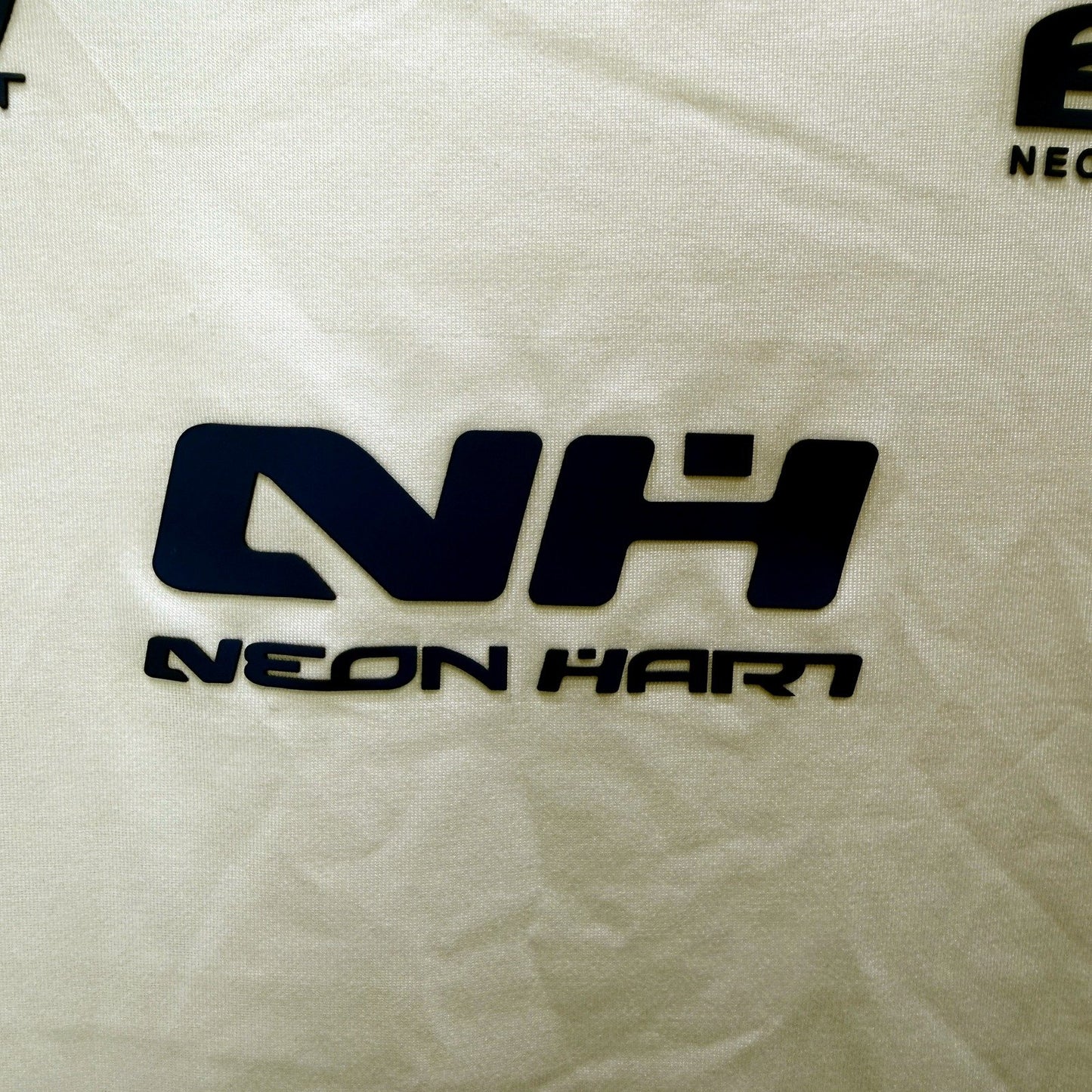 Neon Hart Womens Crop Track Slinky T-Shirt Soft Comfortable White Size M NEW