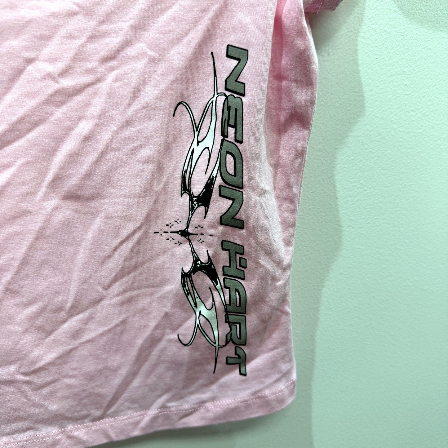 Neon Heart Womens Pink Graphic Print Cotton Displaced Baby Crop Tee Size XS NEW