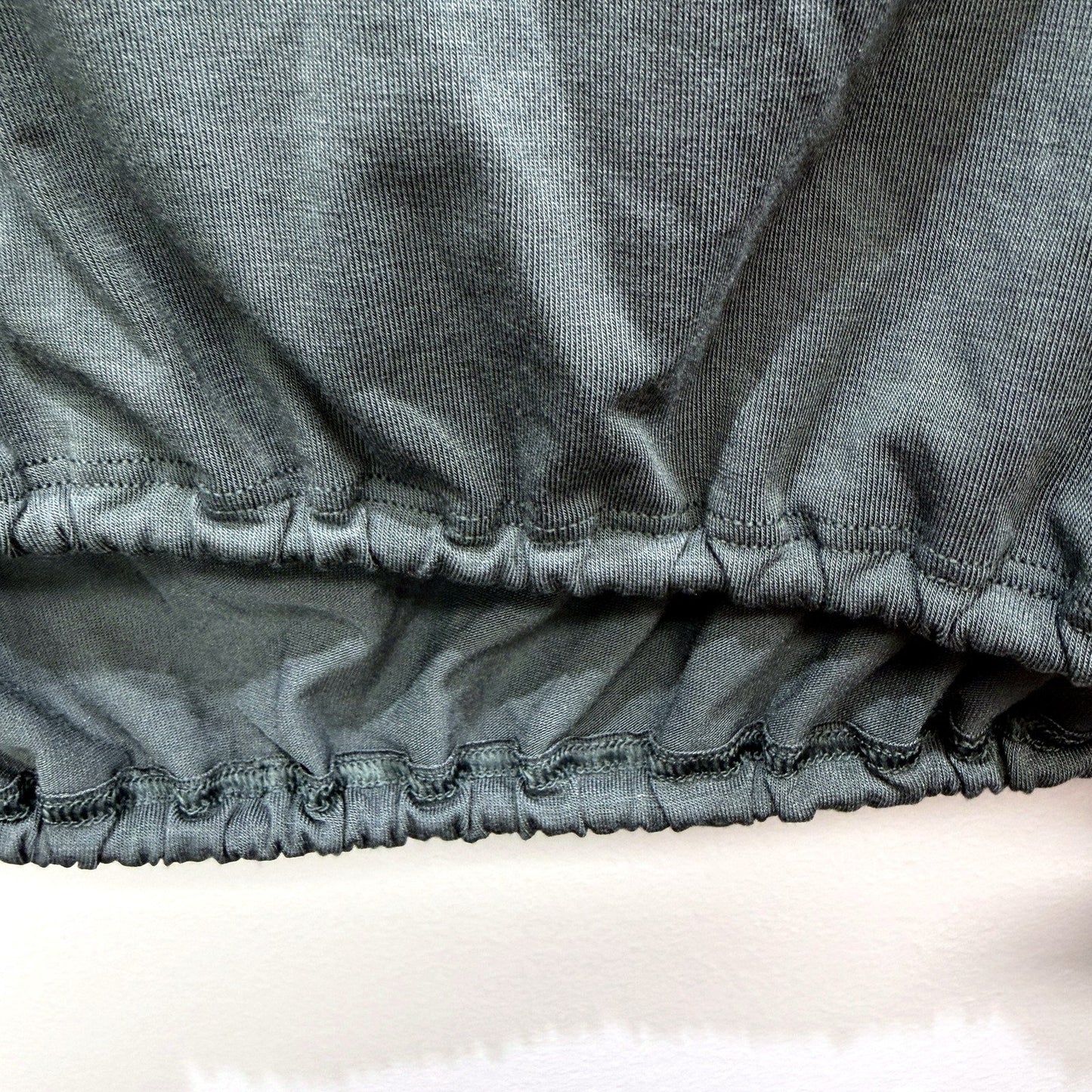 Athleta Womens Longsleeve Crop Top with Drawstring in Dark Gray, Size S NEW