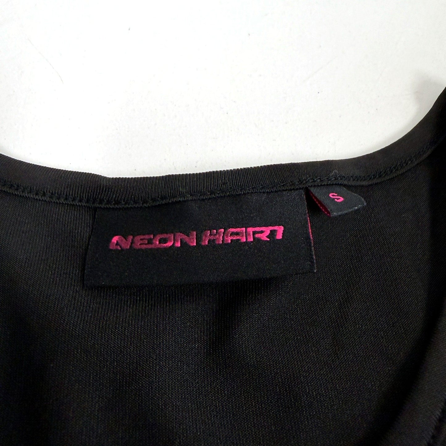 Neon Hart Womens Pullover Tank Top Black Lightweight Workout Gym Size Small NEW