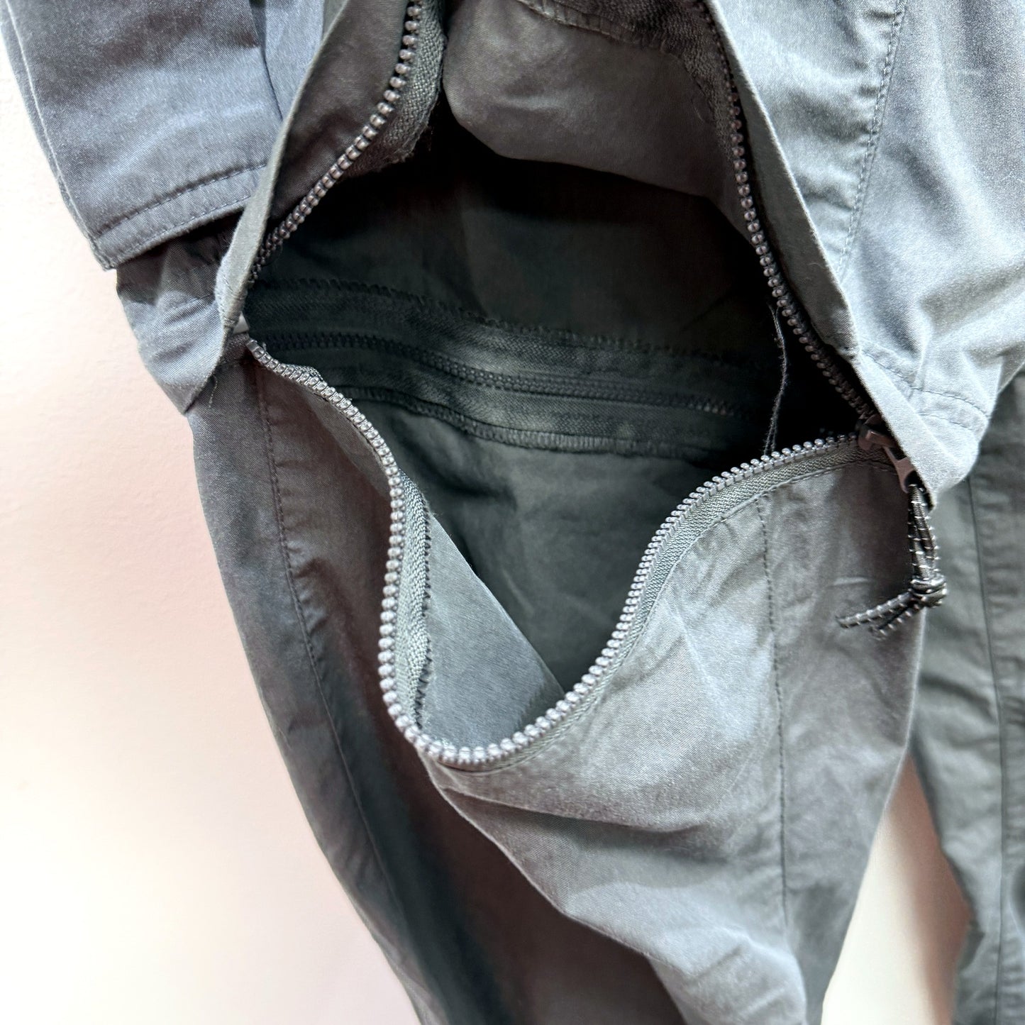 Spencer Project Mens Convertible Cargo Pants in Charcoal Grey, Size 30 NEW