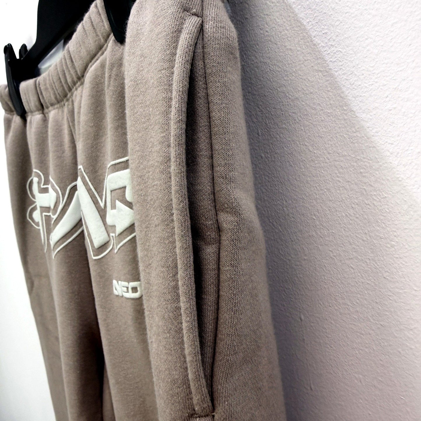 Neon Hart Womens Fleece Studio Sweatpants Taupe Comfortable Casual Size S NEW