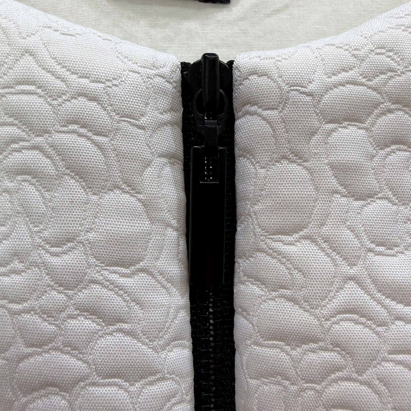 Cue City Womens Quilted Sleeveless Zipper Dress in White, Size 14 NEW