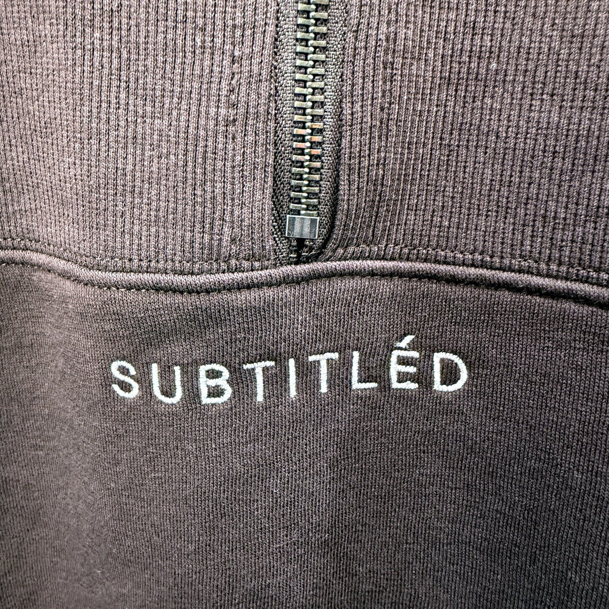 Subtitled Womens Quarter Zip Sweatshirt Brown Lightweight Casual Size XS NEW