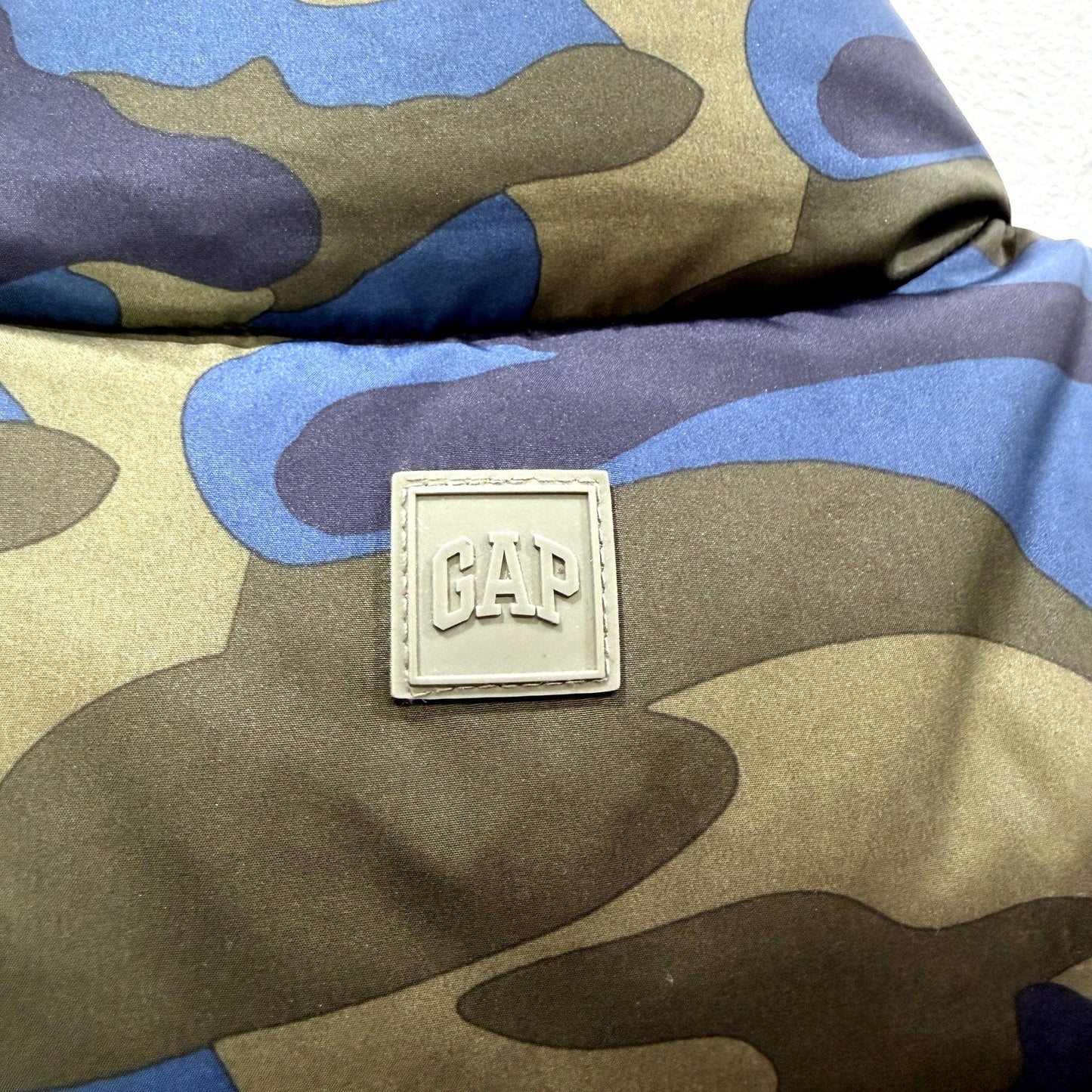 GAP Boys Camo Hooded Puffer Vest Nylon Jacket for Medium-Sized Kids Size Medium