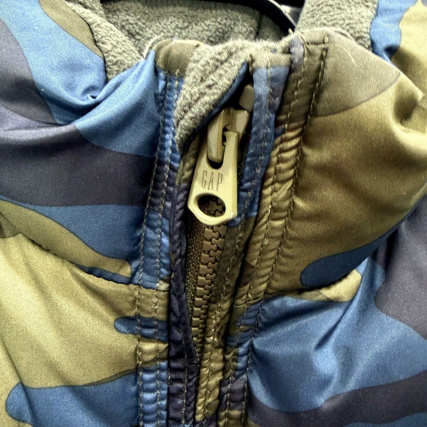 GAP Boys Camo Hooded Puffer Vest Nylon Jacket for Medium-Sized Kids Size Medium