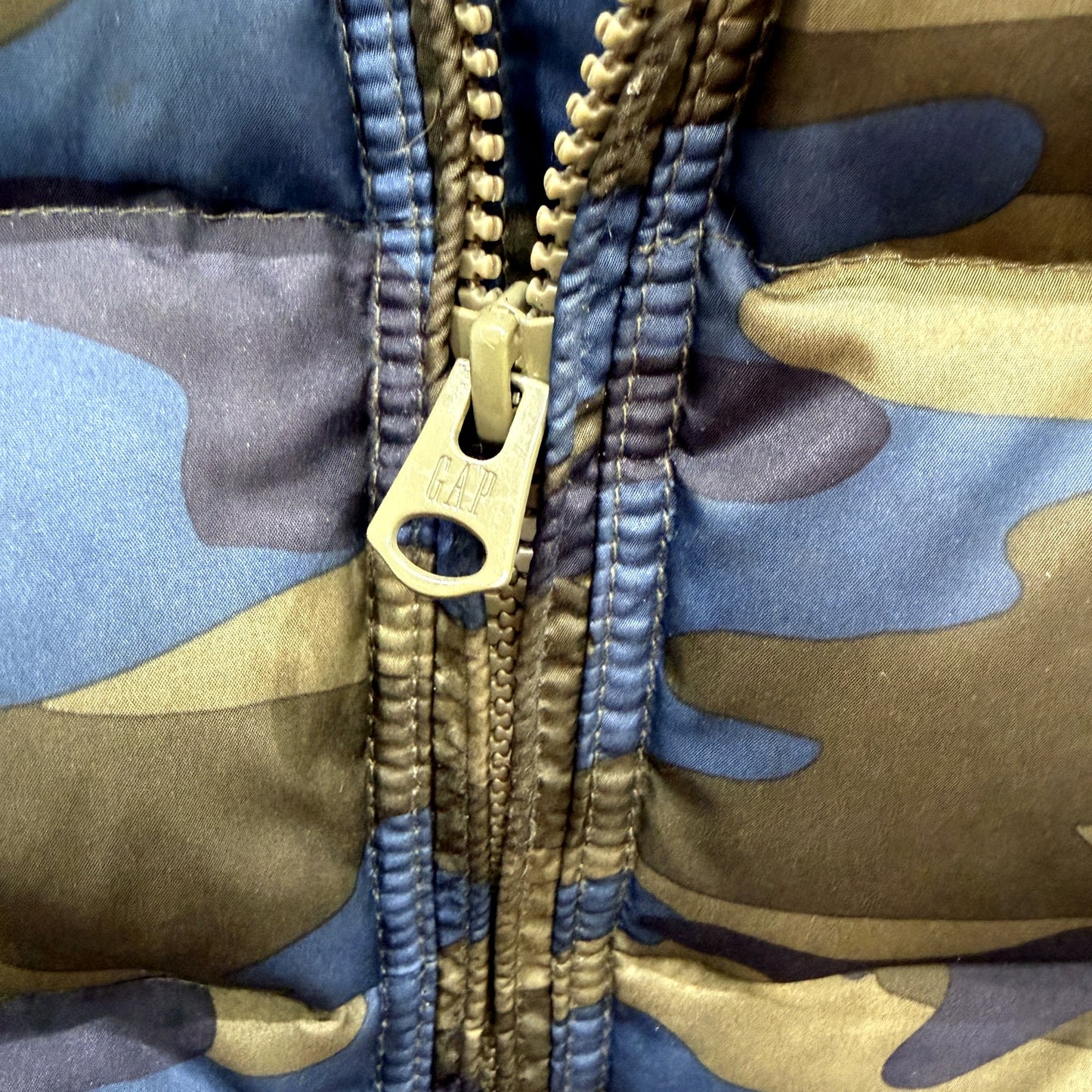GAP Boys Camo Hooded Puffer Vest Nylon Jacket for Medium-Sized Kids Size Medium