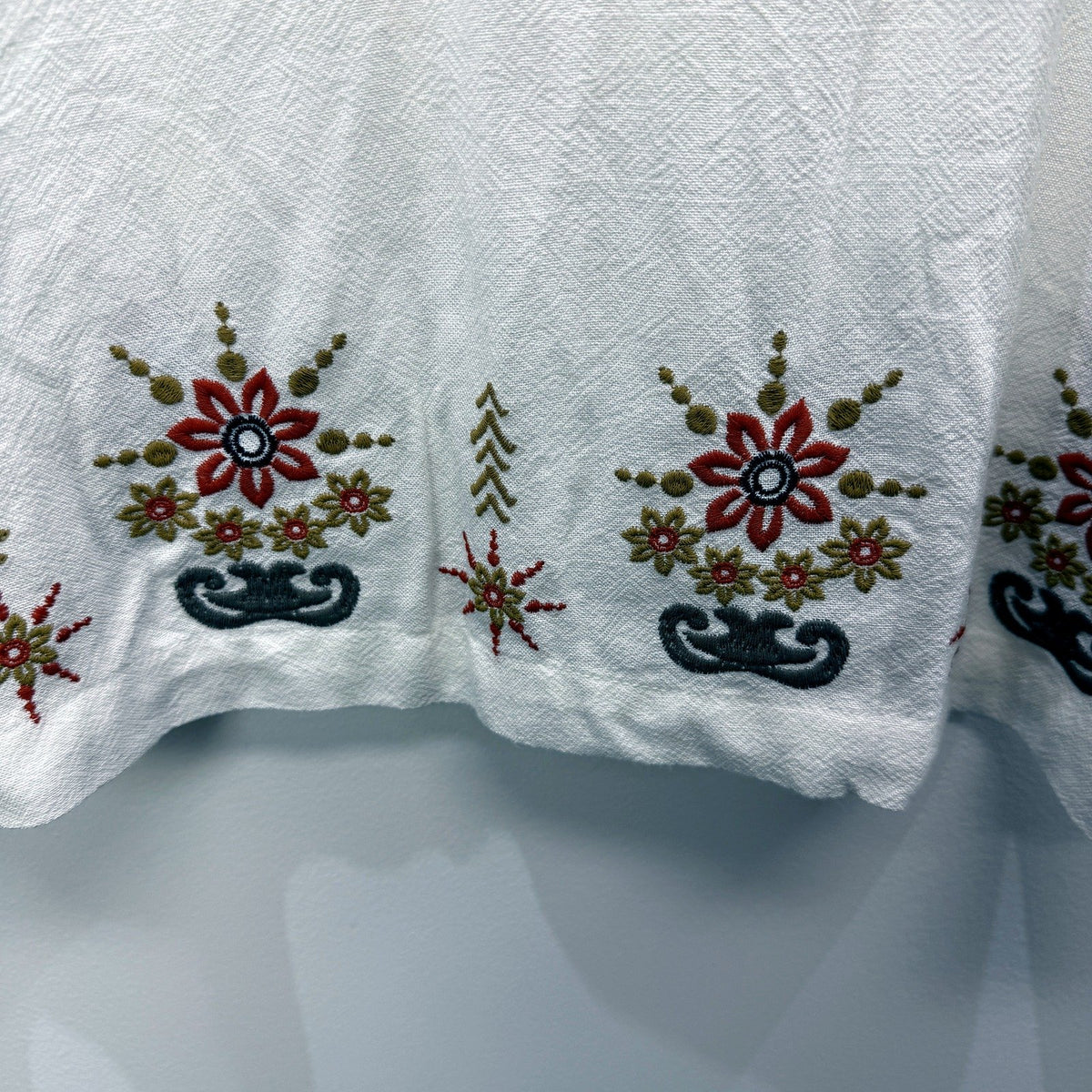 Arvust Mens Embroidered Button-Down Shirt White Floral Linen Viscose Size M NEW