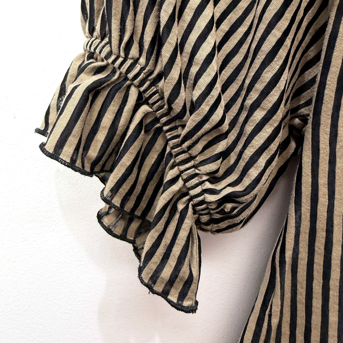 Zara Womens Striped Ruffle Puff Sleeve Blouse in Beige and Black, Size L