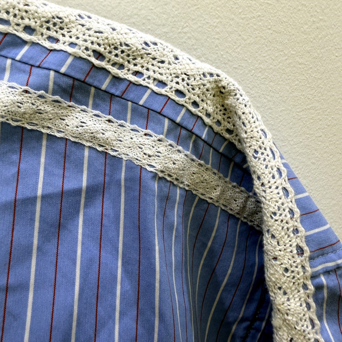 Subtitled Womens Button-Down Striped Shirt Lace Trim Casual Unisex Size S NEW