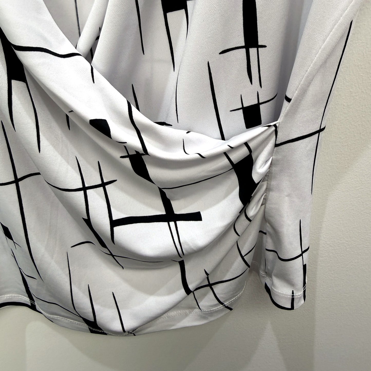 Liz Jordan Womens Loose Cross Layered Blouse White with Black Geometric Print