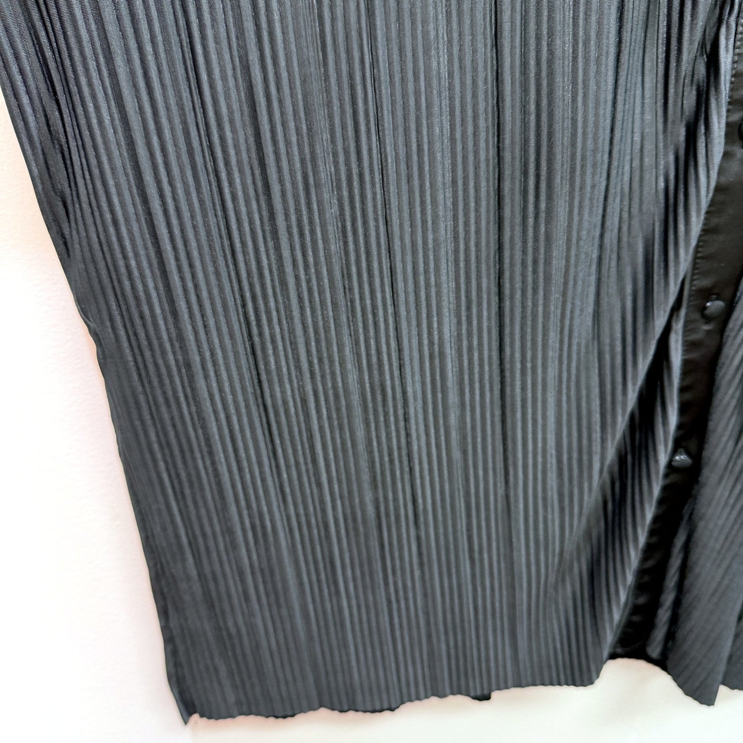 Decjuba Womens Pleated Blouse in Black - Button-Up Dressy Top for Ladies Size L