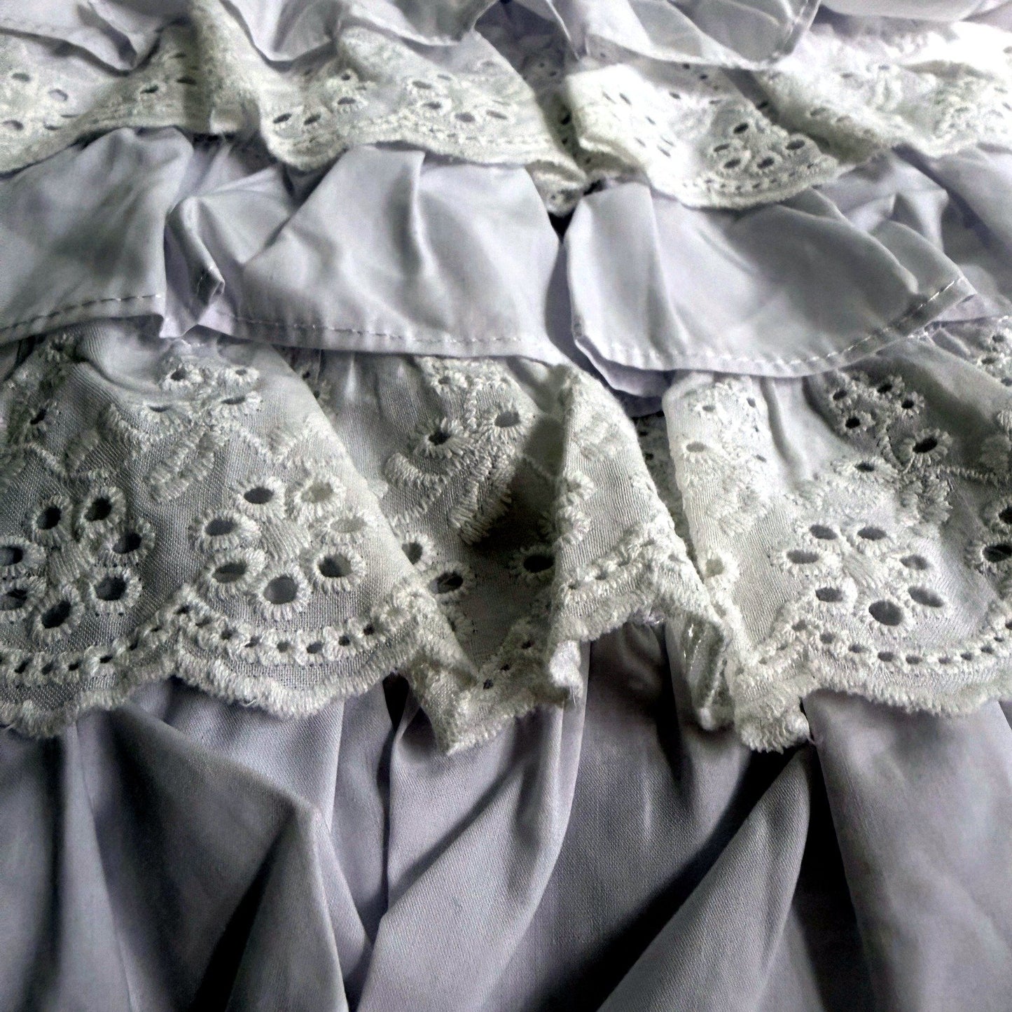 Subtitled Womens Ruffled Lace Mini Skirt White Casual Feminine Style Size M NEW