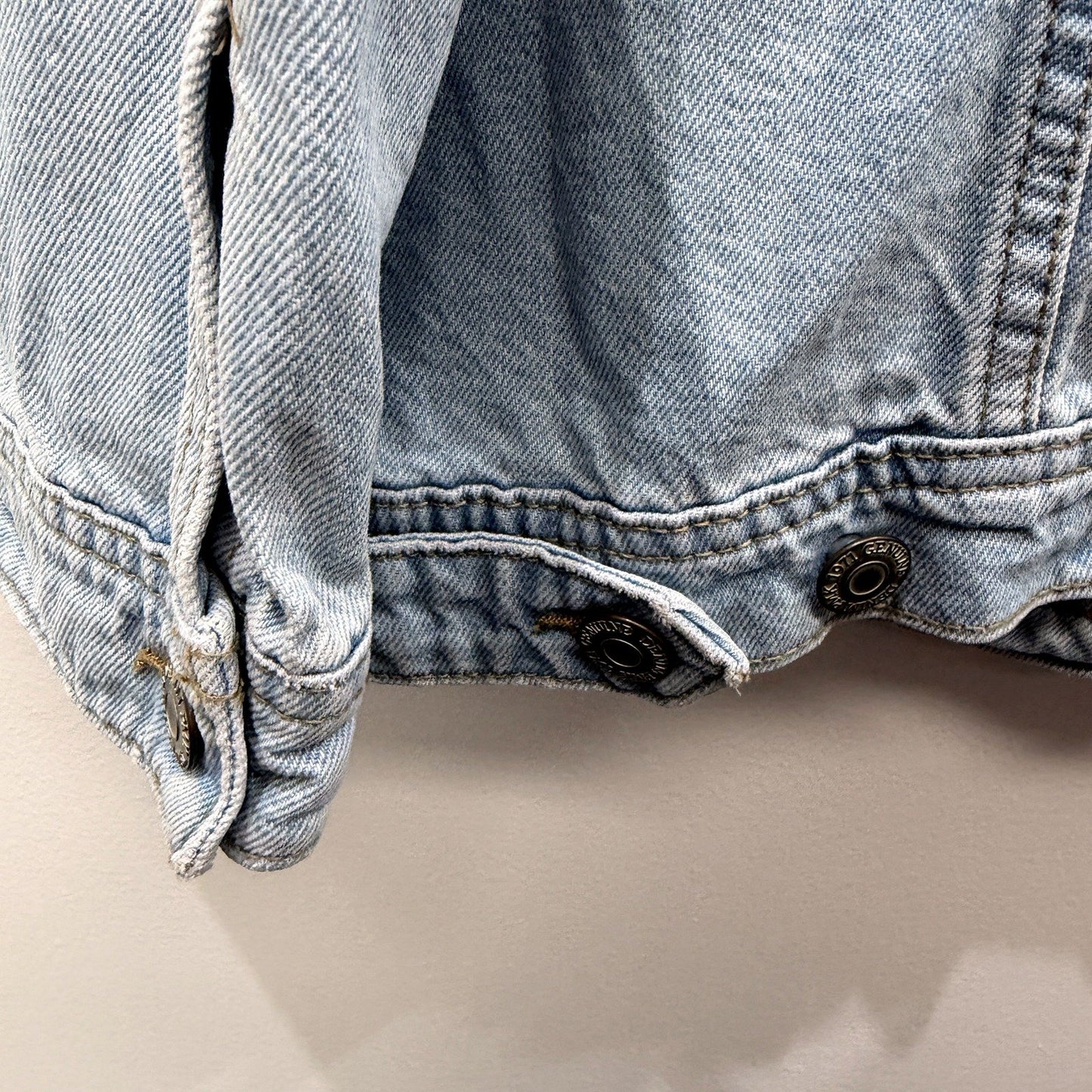 Denim Pimkie Mens Light Blue Distressed Jacket in Size M