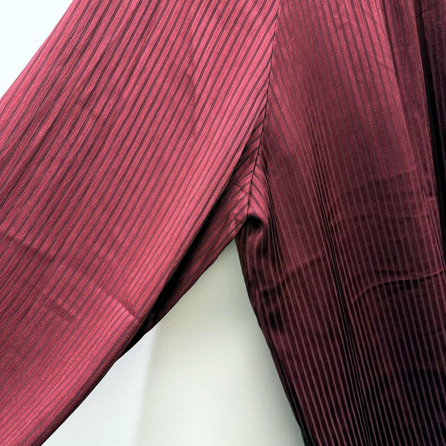 Atmos & Here Womens Pleated Ruffle Neck Burgundy Blouse Size 8