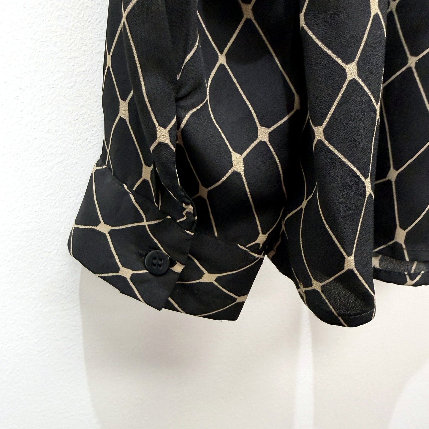 Noni B Womens Button-Down Shirt Geometric Diamond Print Black and Gold Size 18