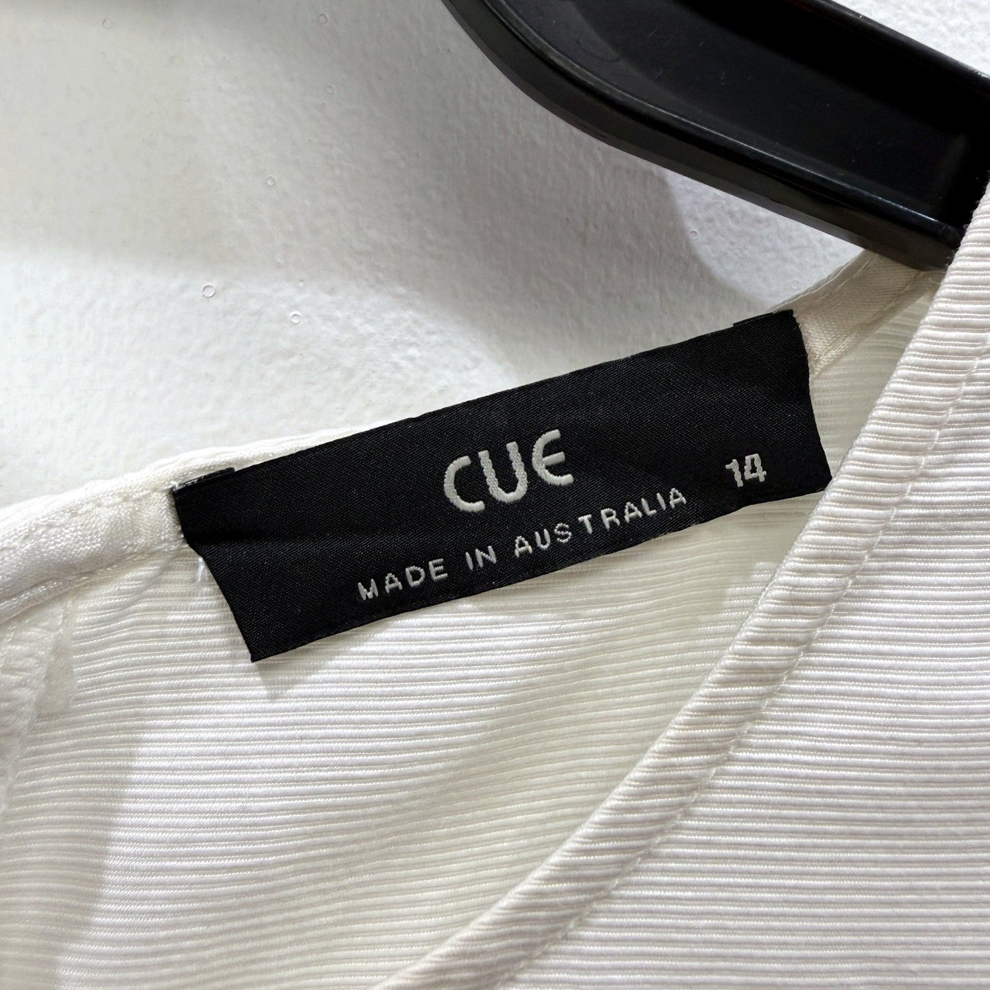 CUE Womens Pleated Sleeveless Top in White - Elegant Workwear Blouse Size 14