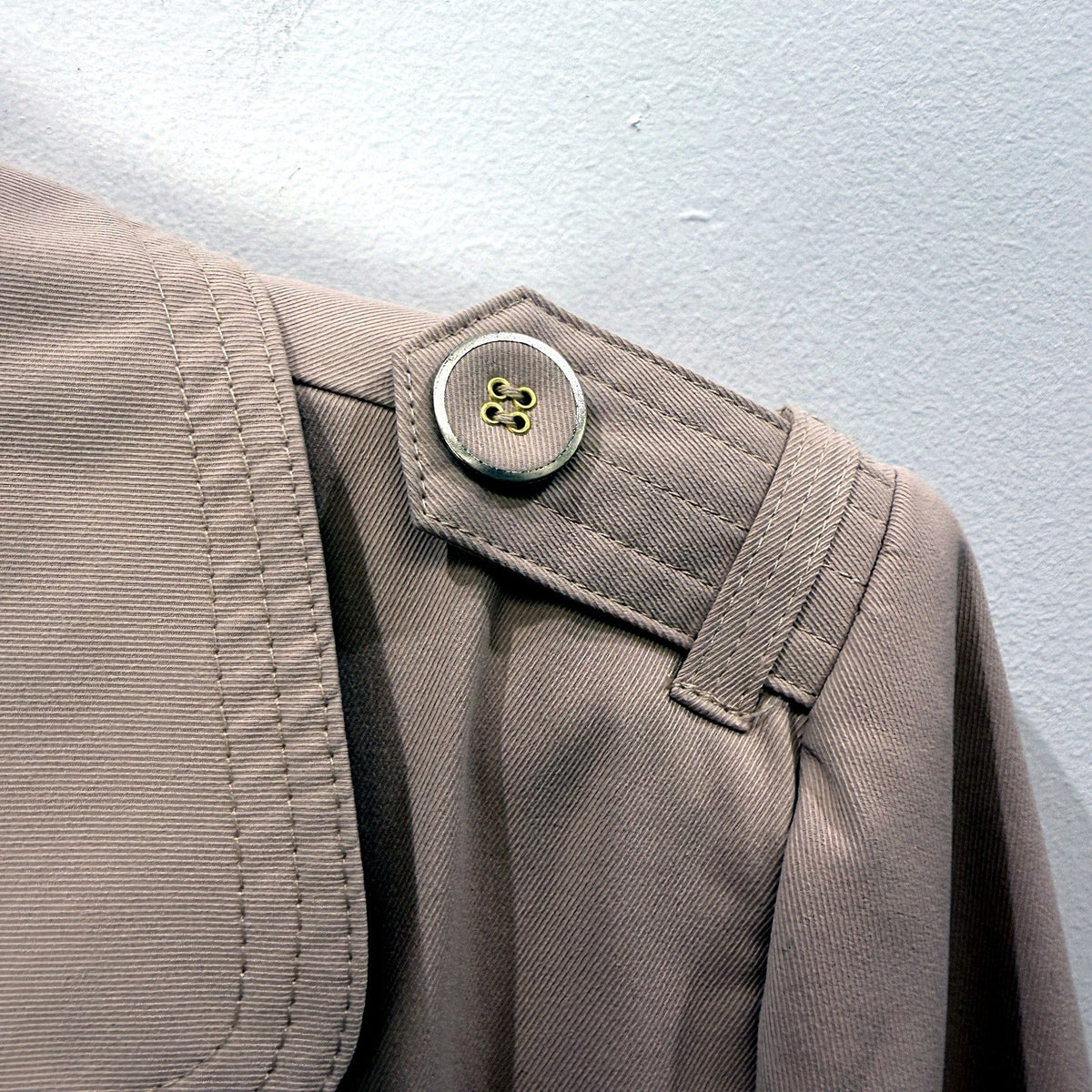Review Womens Flute Trench Coat in Stone, Size 16 NEW