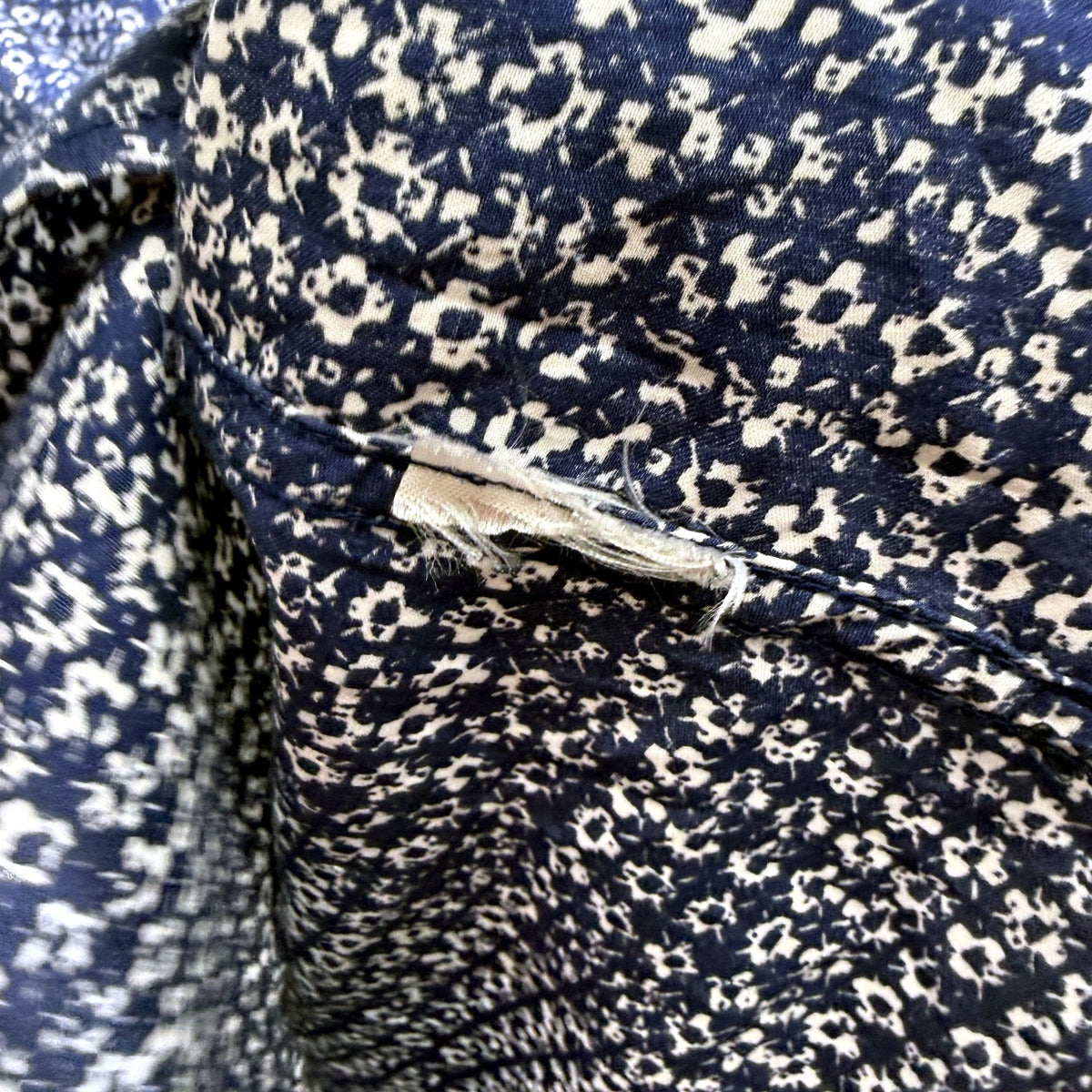 Armani Exchange Mens Button-Down Shirt Casual Cotton Blue and White Size S