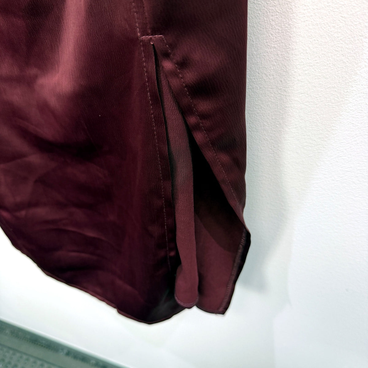 BWLDR Womens Satin Bodycon Dress with Ruched Detailing in Burgundy Size 14 NEW