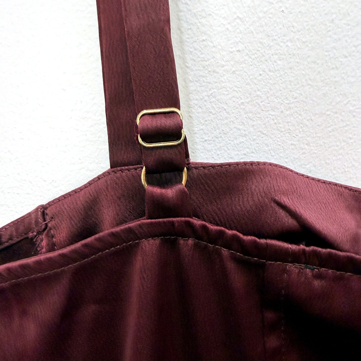 BWLDR Womens Satin Bodycon Dress with Ruched Detailing in Burgundy Size 14 NEW