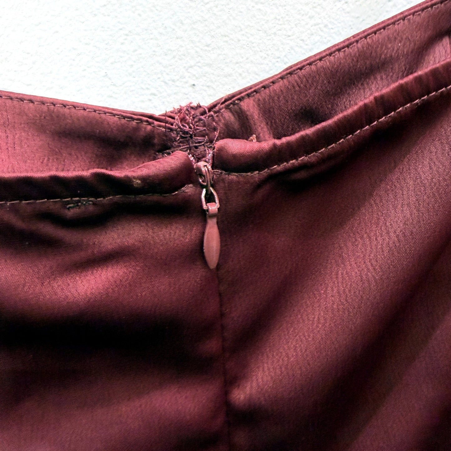 BWLDR Womens Satin Bodycon Dress with Ruched Detailing in Burgundy Size 14 NEW
