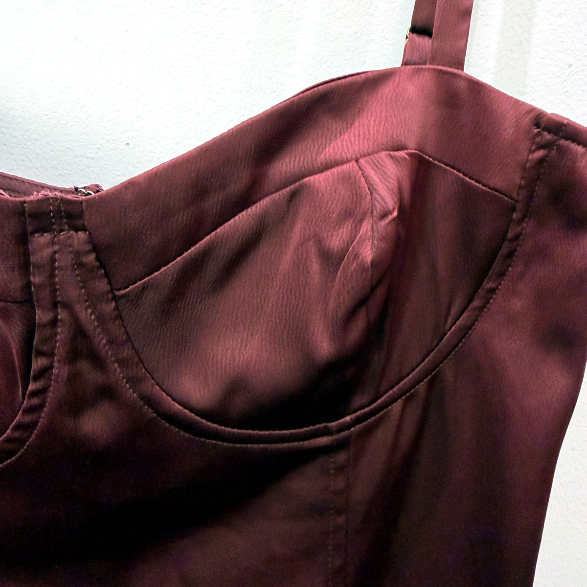 BWLDR Womens Satin Bodycon Dress with Ruched Detailing in Burgundy Size 14 NEW