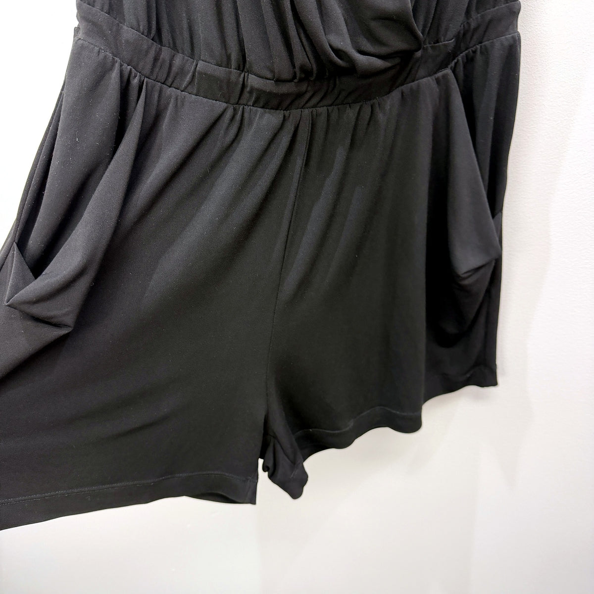 Decjuba Womens Playsuit/One Piece Sleeveless Draped Flowy Black Playsuit Sz 12
