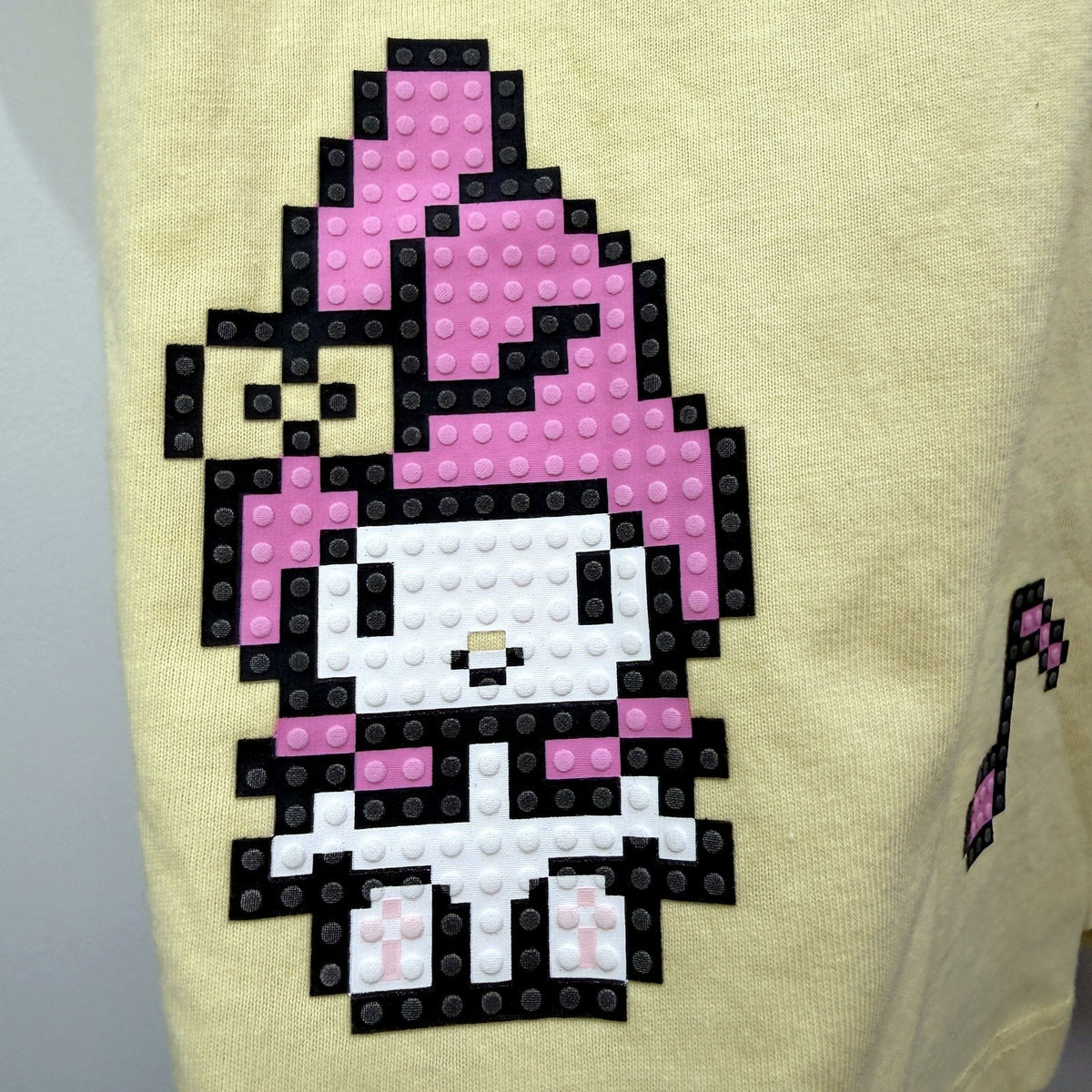 Hello Kitty Girls Pixelated Retro Game Graphic T-Shirt Yellow Size 9-10 NEW