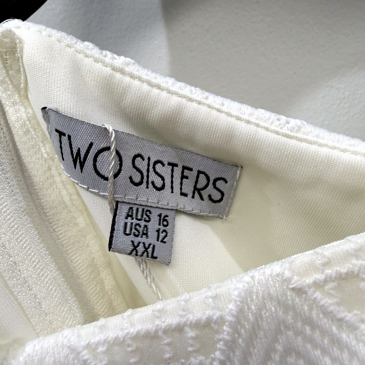 Two Sisters the Label Womens Sleeveless Ruffle Hem Dress White Size 16 NEW