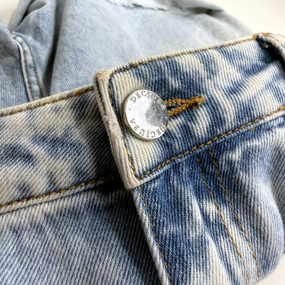 Decjuba Womens High Waisted Light Blue Denim Shorts Size 12 Vintage