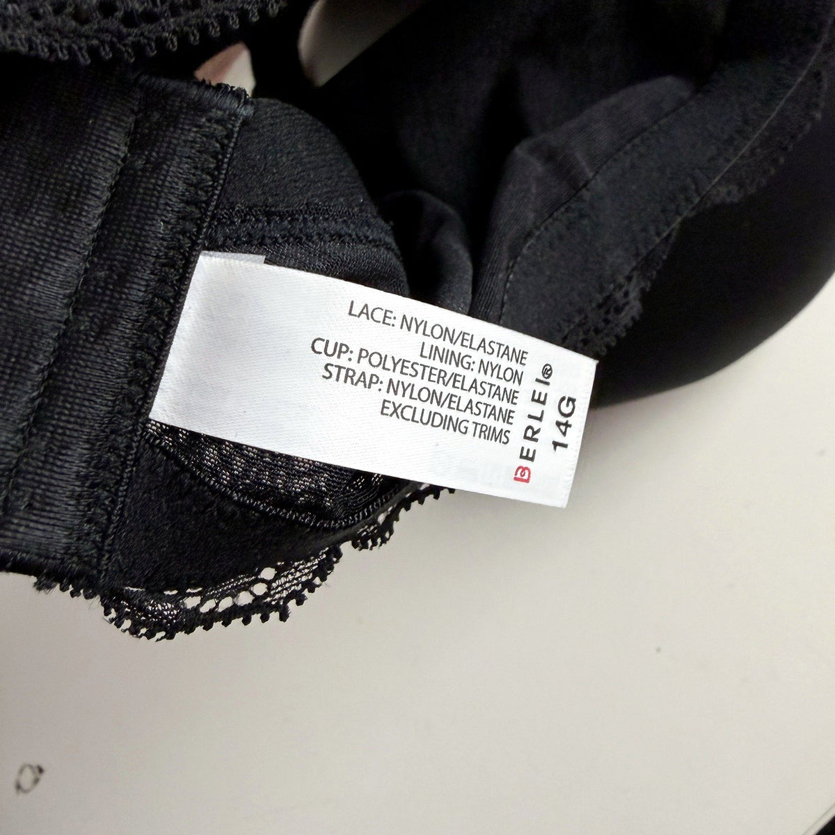 Berlei Womens Lift & Shape Spacer T-Shirt Bra 14G Pink Black Size 14G NEW