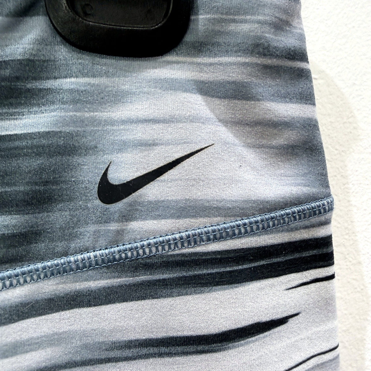 Nike Womens Striped Capri Leggings Gray Black Athletic Size M