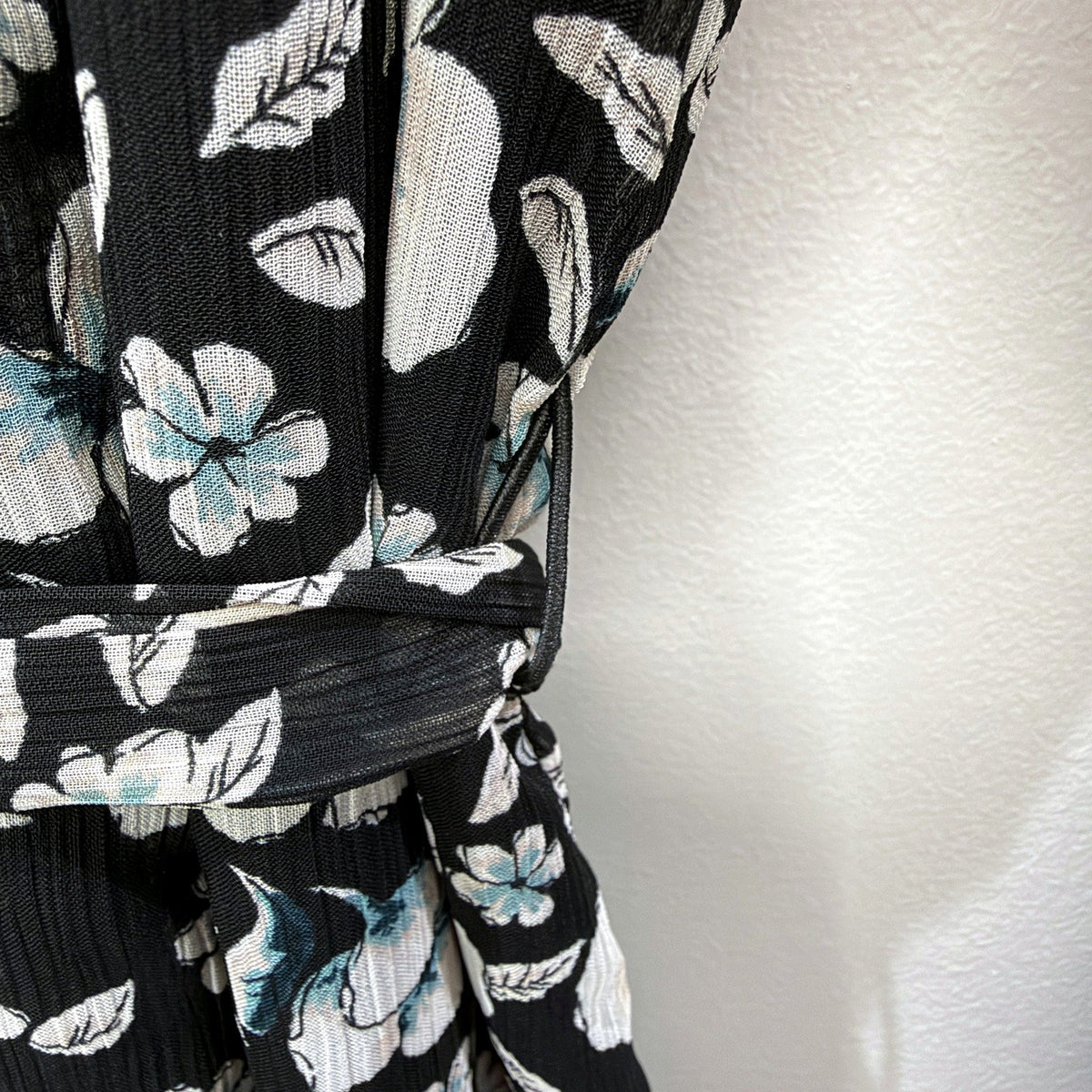 Jacquie Womens Floral Wrap Dress Long Sleeve Black White Blue Size 8