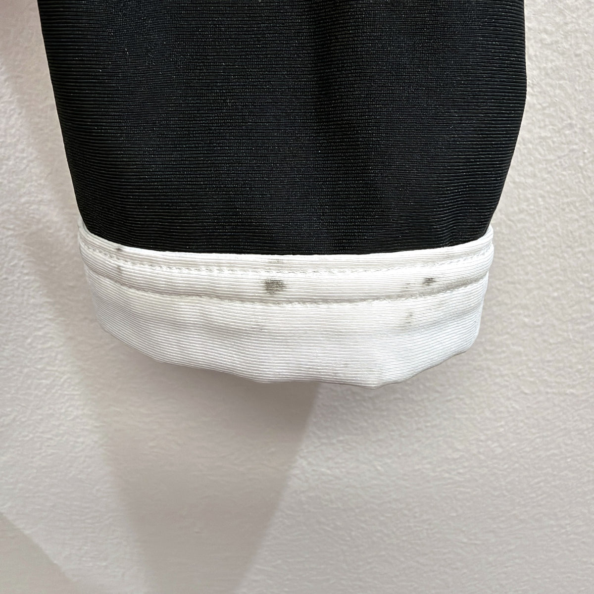 Chloe & Lola Long Sleeve One-Piece Swimsuit Womens Black White Trim Size 12 NEW
