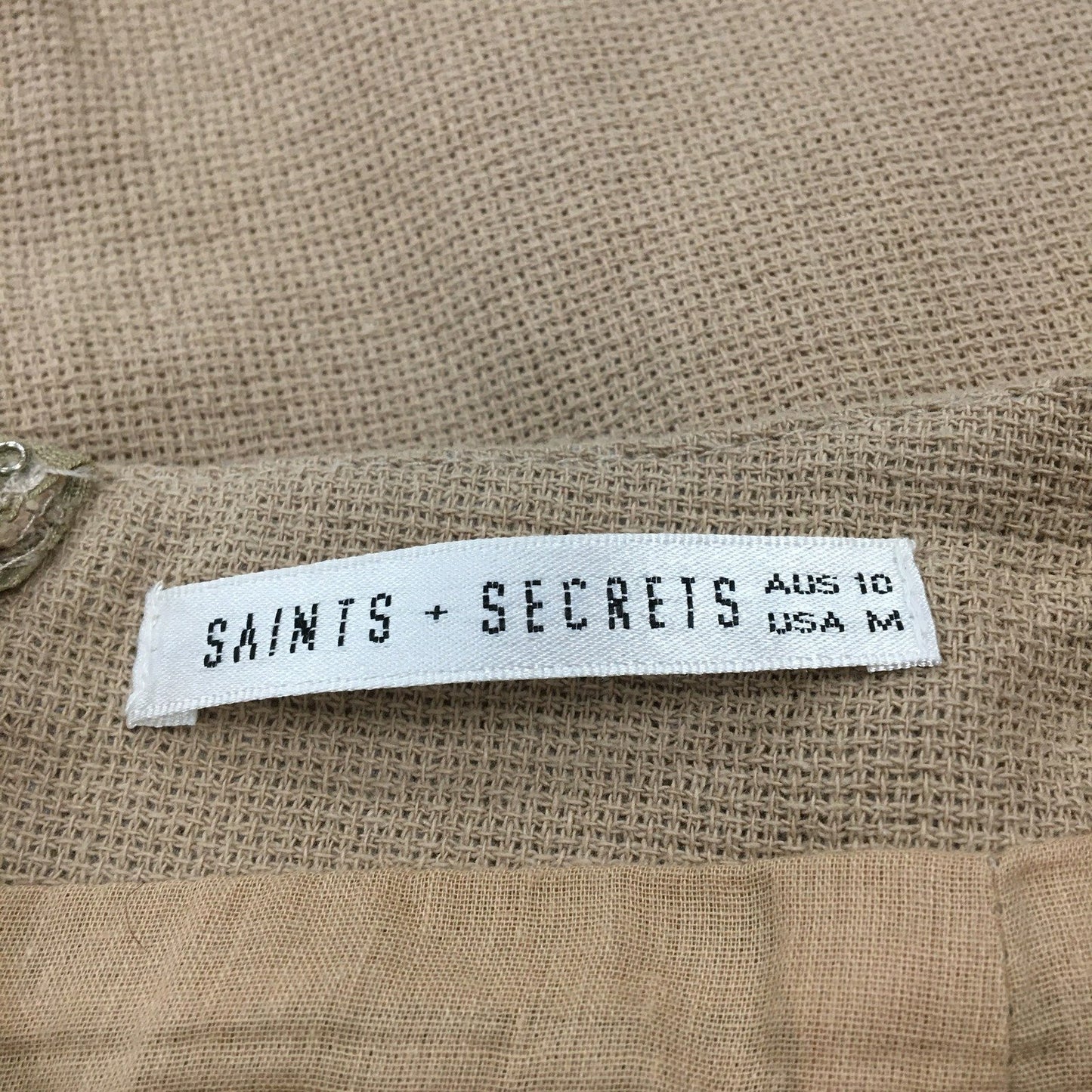 Saints + Secrets Ruffle Mini Skirt Flowy Comfortable Beige Women's Size 10 NEW