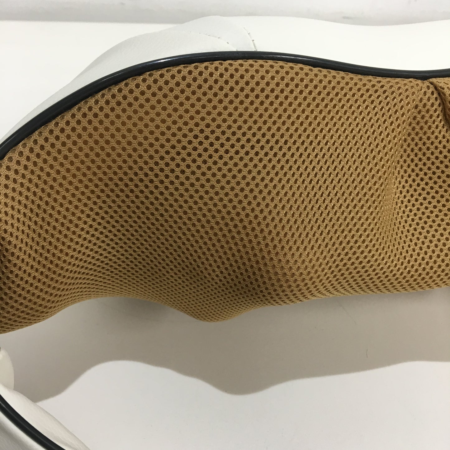 BAIGS Deep Tissue Heated Kneaded Shiatsu Neck and Back Massager in White DEMO
