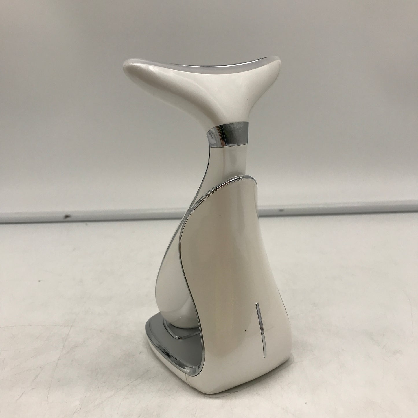 VRAIKO Lily Neck & Face Massager Sculpting Tool Vibrating Skin Rejuvination