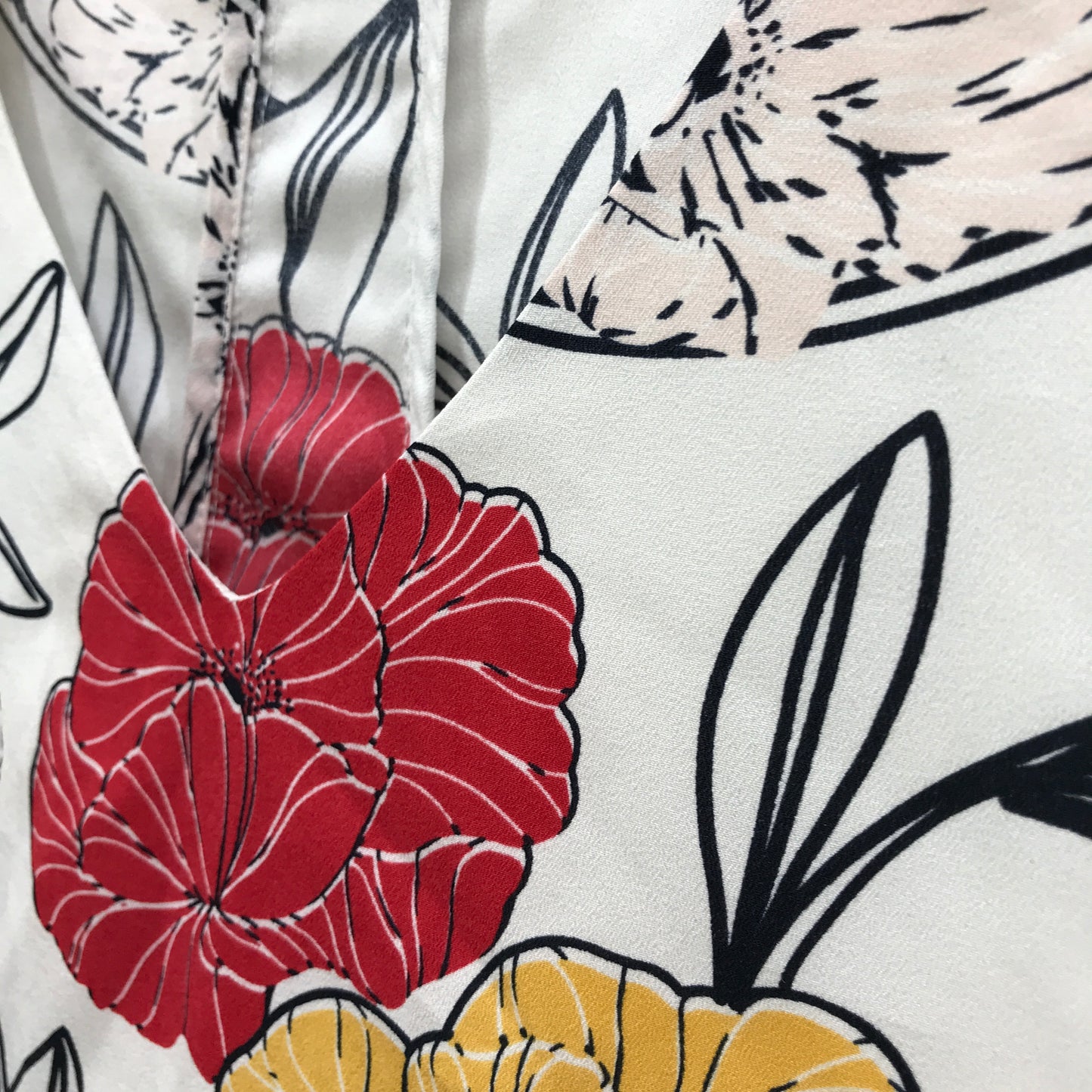 Jacqui E Warm Florals Short Sleeve White V Neck Blouse Ladies Size AU 16