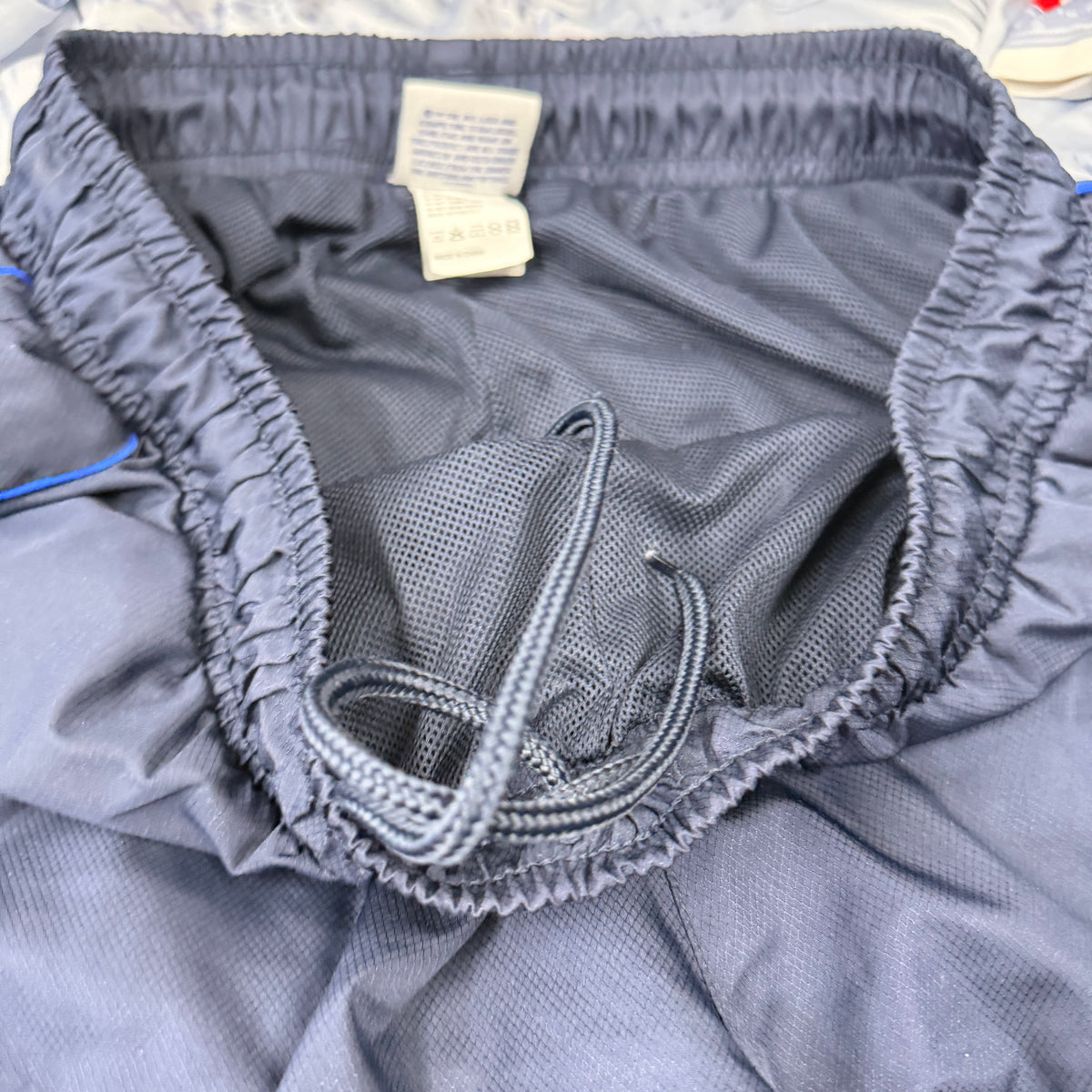 AFL North Melbourne Kangaroos Sports Track Pants XL– Vinnies Recent Donation