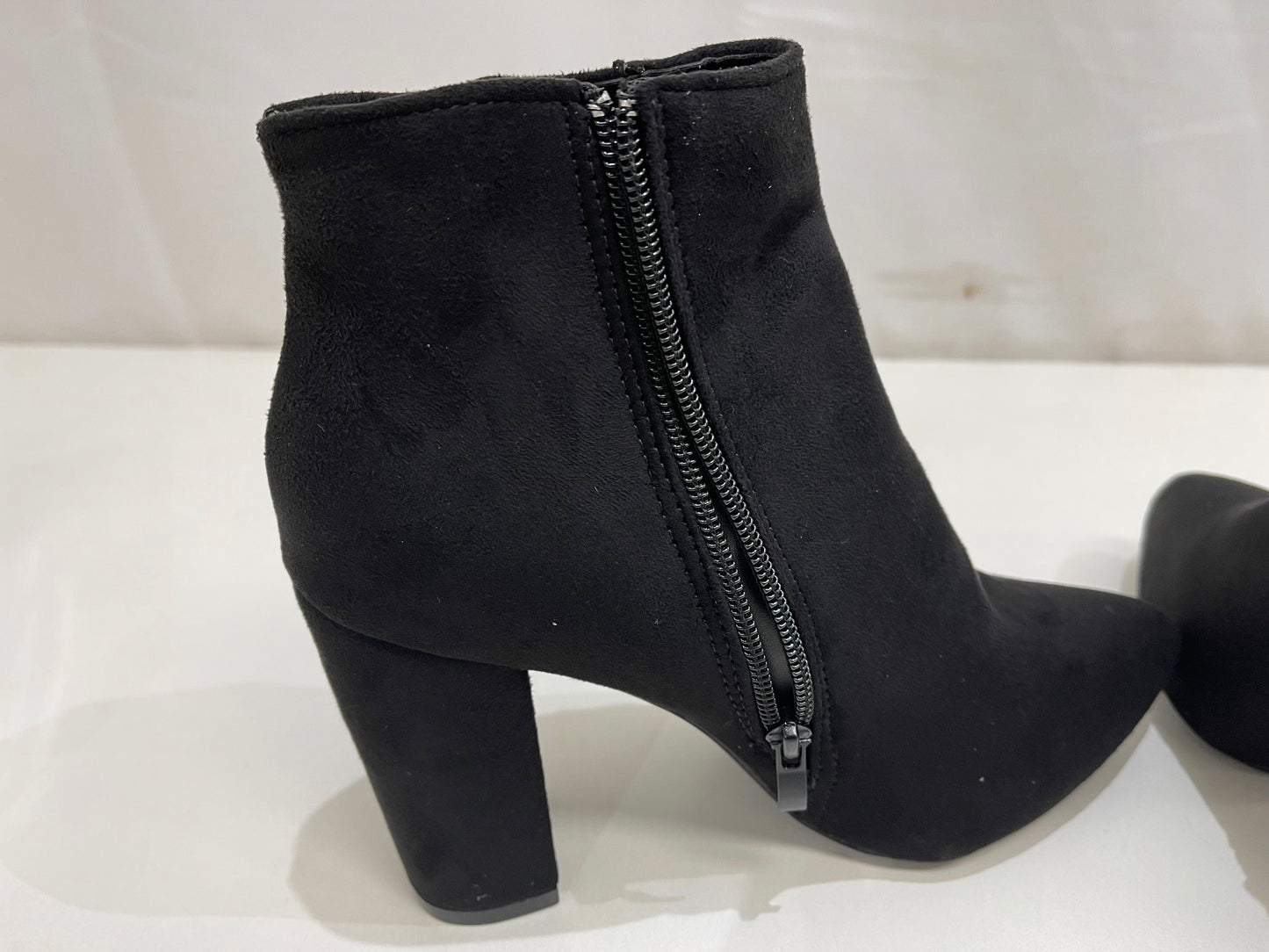 Sacchetto Faux Suede Black Heeled Ankle Booties Ladies Size 37/Aus 6.5 NEW